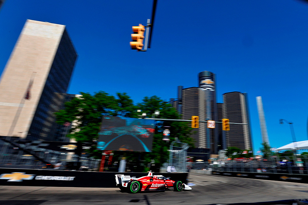 IndyCar turning on turn 3 of the Detroit Street Circuit