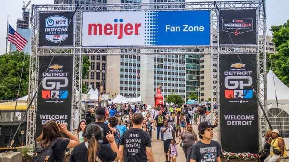 Fans walk into Woodward Ave